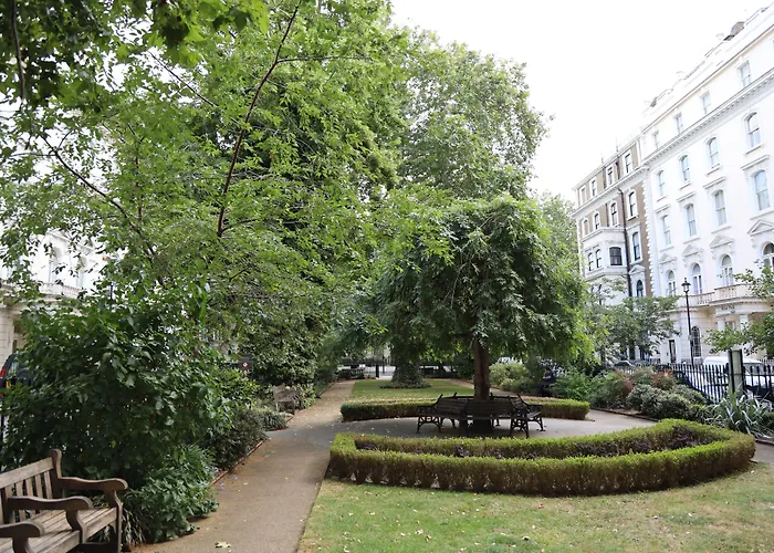 12 London Street Apartments